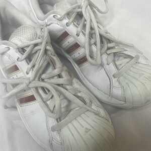 Mens size 10 Torsion Sneakers. Red Stripes.